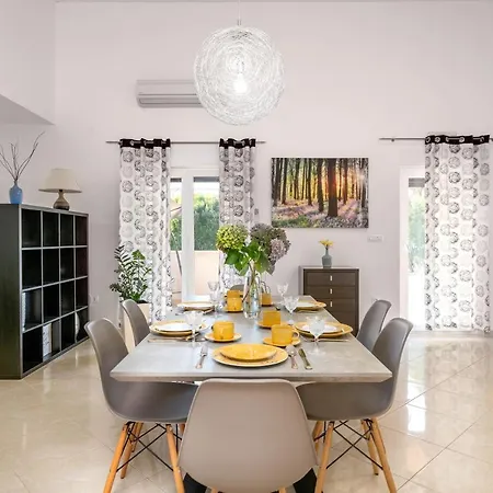 Villa Luxury Cherry In Natural Park