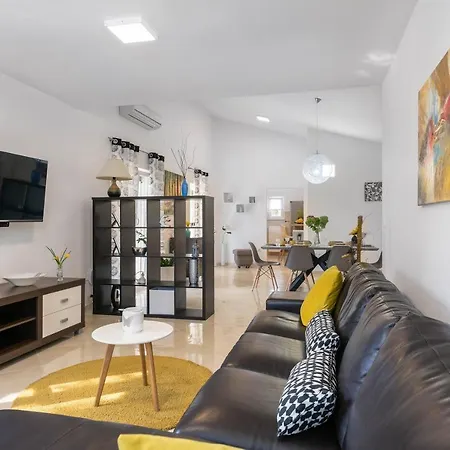 Villa Luxury Cherry In Natural Park Manjadvorci