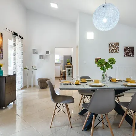 Villa Luxury Cherry In Natural Park